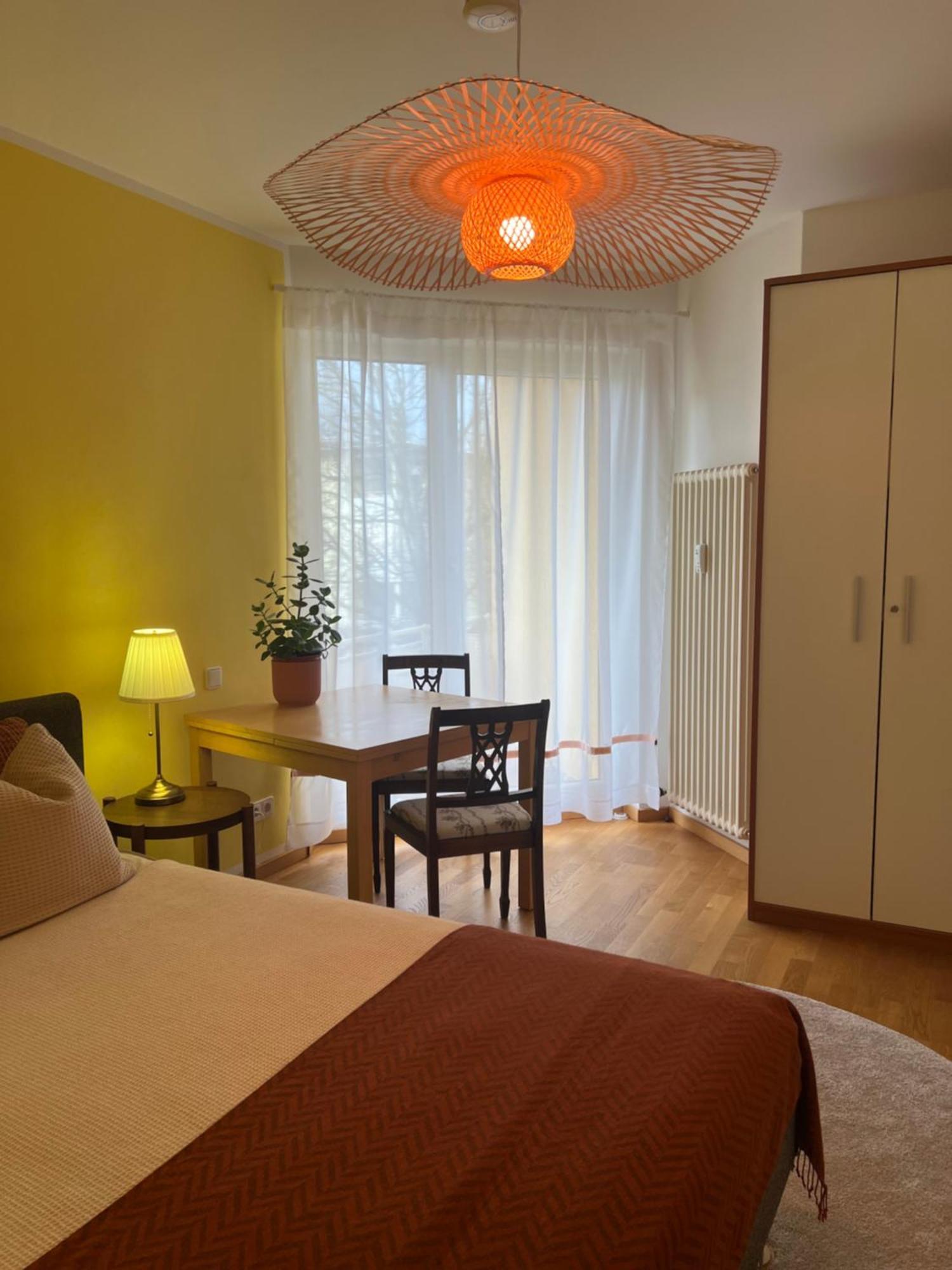 Privatunterkunft Kleiner Balkon In Muenchen West Extérieur photo